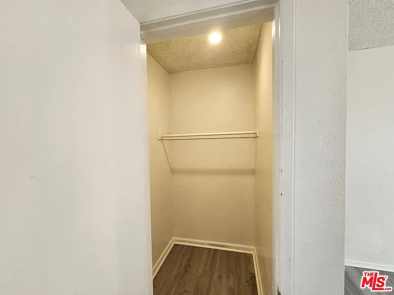 534 W 47th St #5 — Photo 3