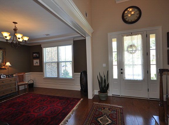 3rd image of 222 Sunbury Dr