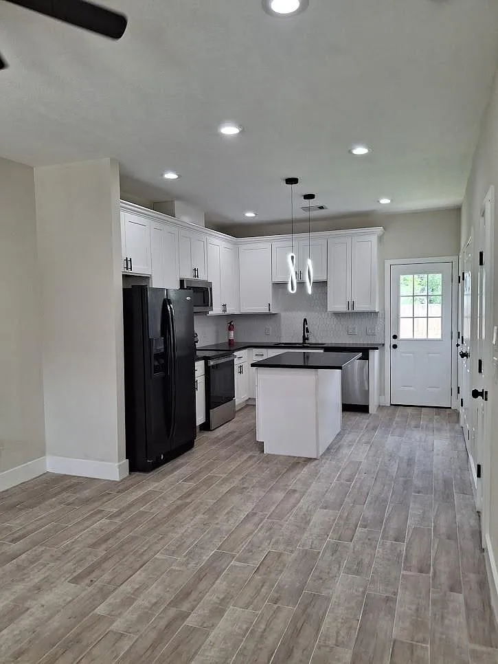 2 bed, 4.0 bath, 2048 sqft, $1,650 — Photo 4