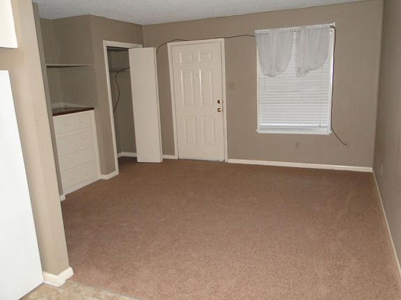 3rd image of 803 N Van Buren St APT 5