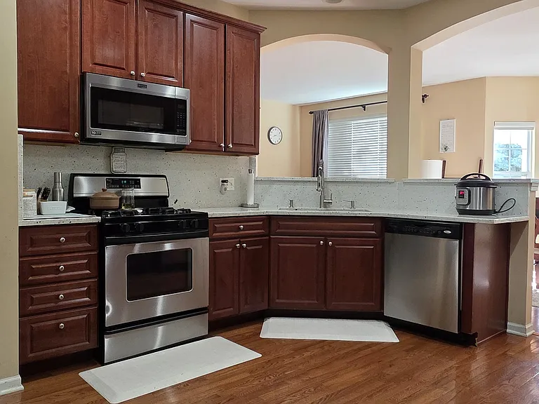 1212 Townes Cir — Photo 7