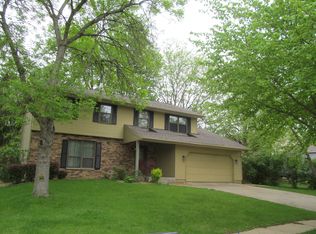 6908 Devonshire Dr NE, Cedar Rapids, IA 52402