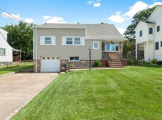 15 Glenwood Ter, Fords, NJ 08863