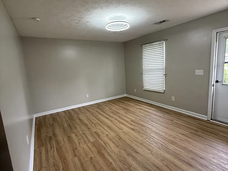 159 Anderson Ln — Photo 2