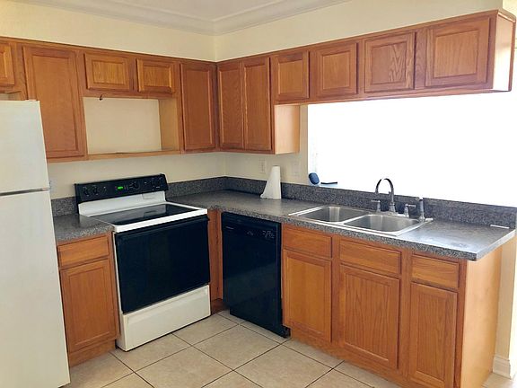 3rd image of 2776 Cypress Dr APT C