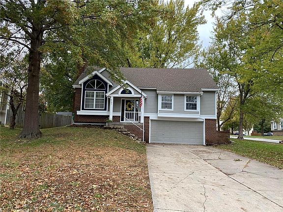 2nd image of 4101 NW Apple Valley Ct
