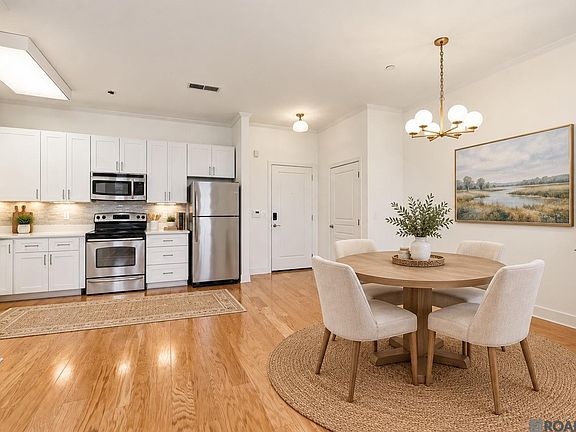 3rd image of 7707 Bluebonnet Blvd APT 226