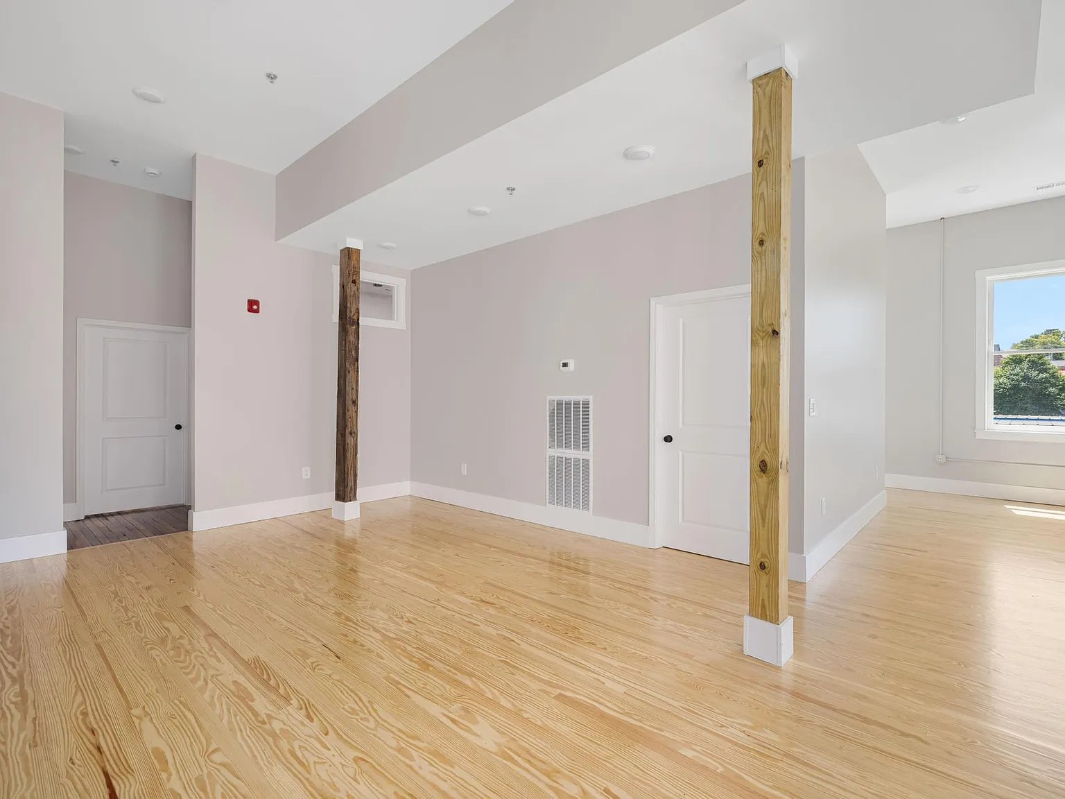 2 bed, 1945 sqft, $2,250 — Photo 3