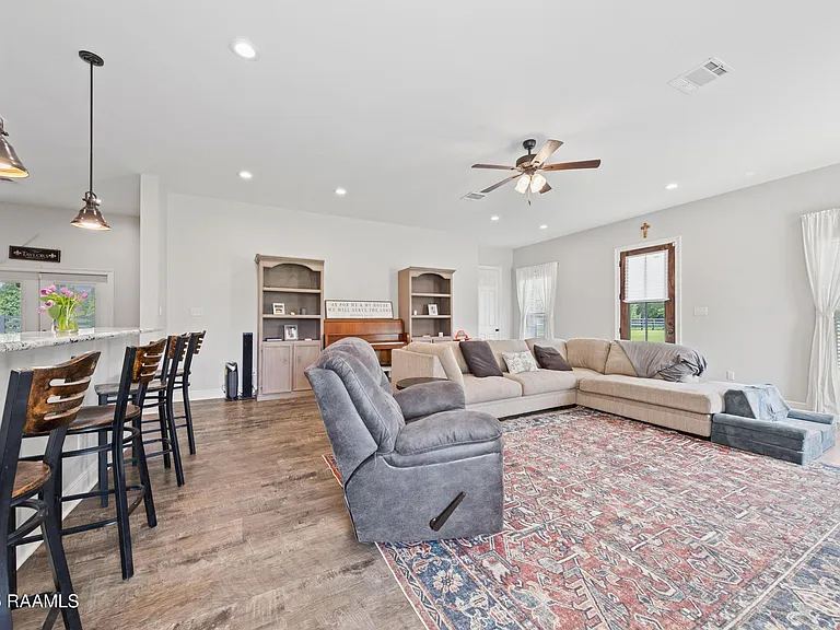 1120 E Butcher Switch Rd — Photo 5