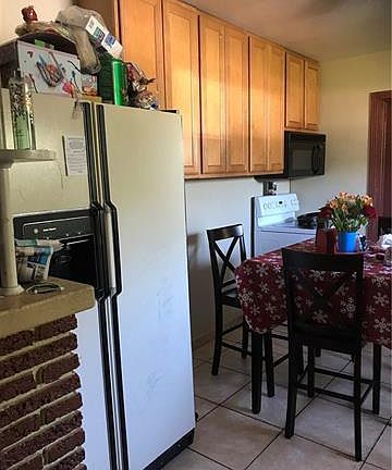 3rd image of 79 Vine St