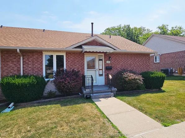 122 Bunting Rd #45, Saint Catharines, ON L2P 3X7