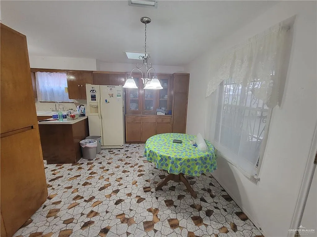 3 bed, 2.0 bath, 1949 sqft, $1,500 — Photo 4