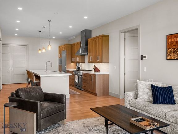 5th image of 119 Balmoral Trl #B