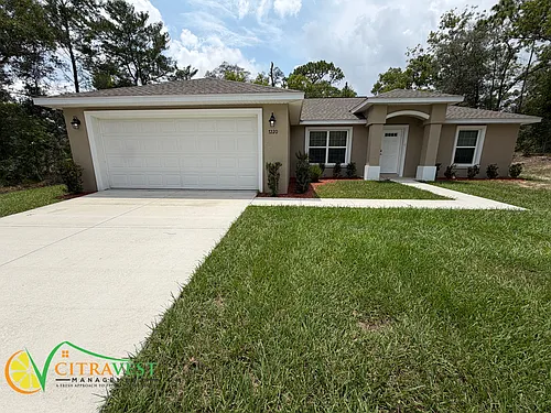 7220 N Outlook Way Photo 1