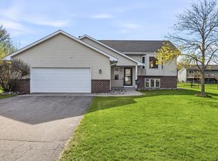 654 Timothy Ct, Shakopee, MN 55379