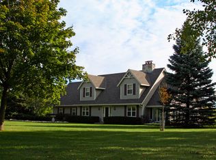 W284N4010 Old North Shore Dr, Pewaukee, WI 53072