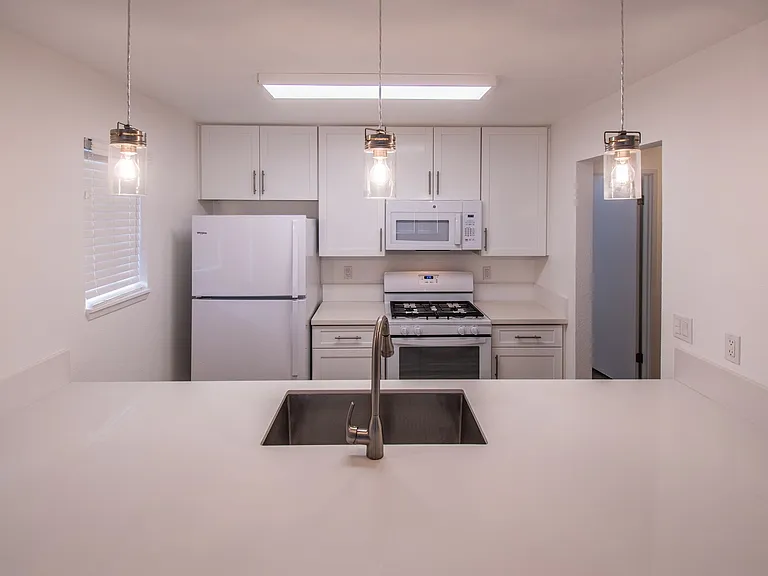 Oak Park Village Apartments — Photo 11