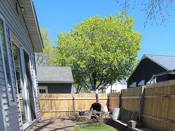 2nd image of 422 N Garden St