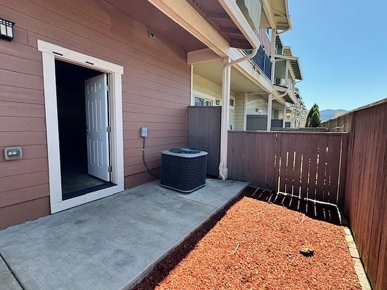 814 Overcup St — Photo 14