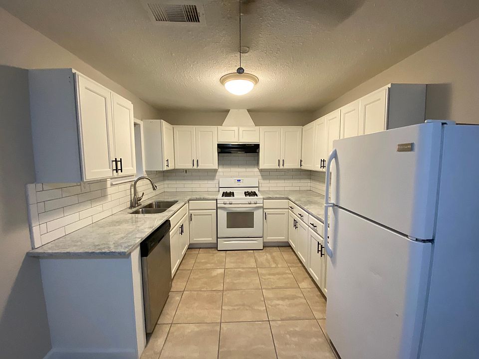 1st image of 212 N Shady Oaks St
