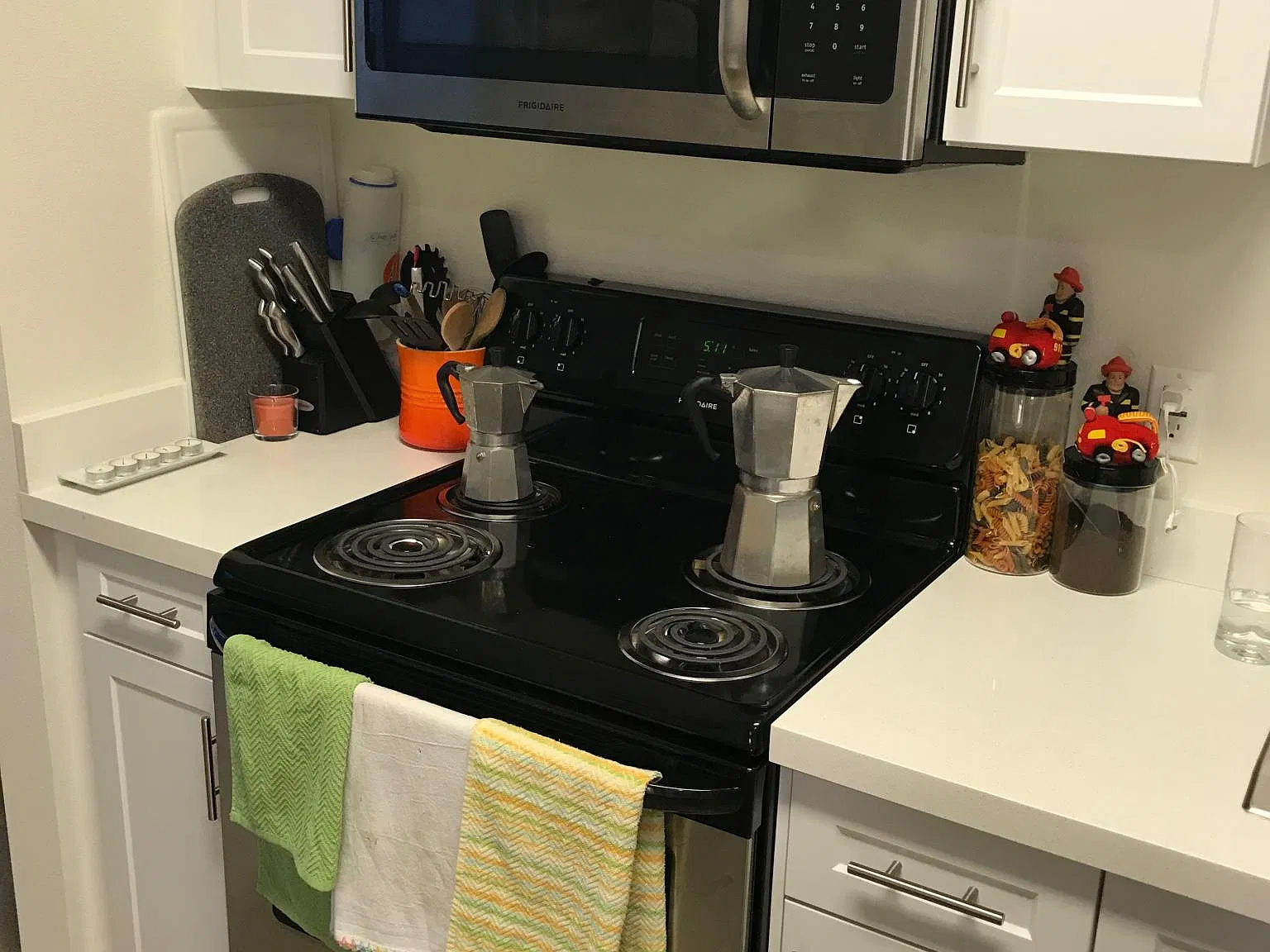 2 bed, 900 sqft, $4,395 — Photo 4