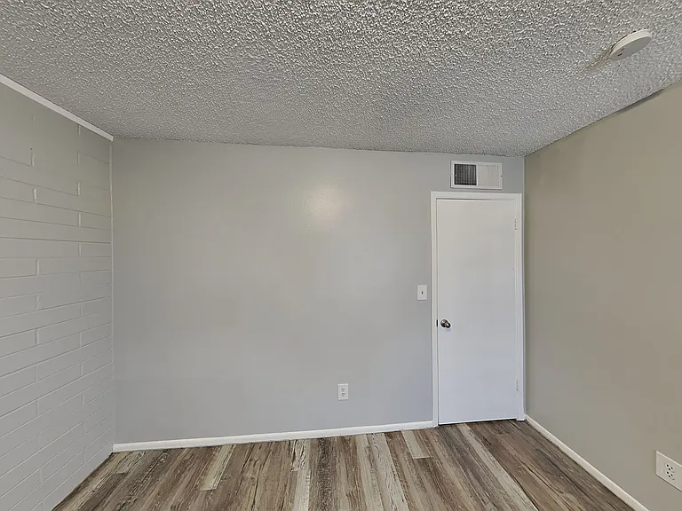 2021 Commander Dr — Photo 25