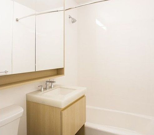 4th image of 31 E 31st St APT 3E