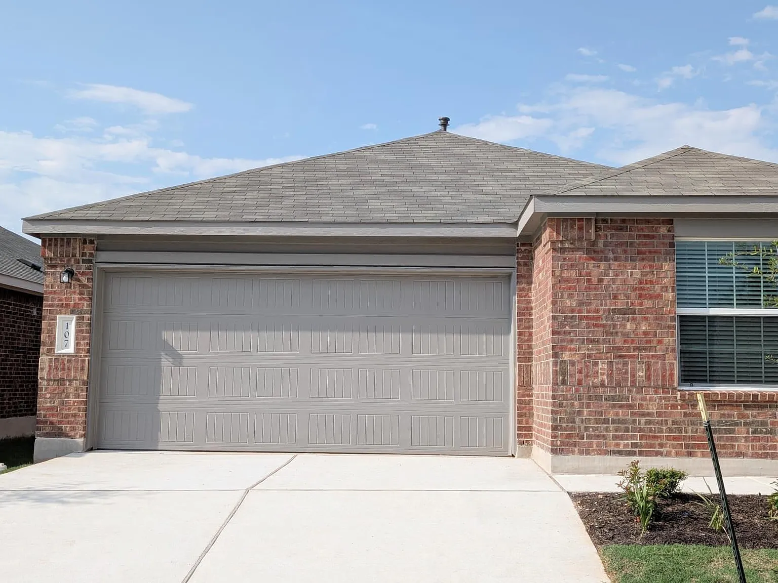 4 bed, 2.0 bath, 1815 sqft, $2,150 — Photo 2