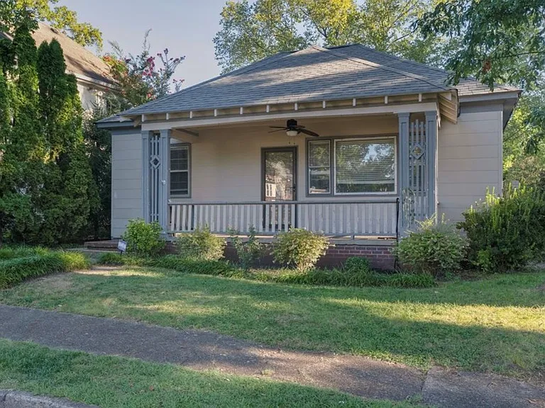 423 Money Tree Ln — Photo 2