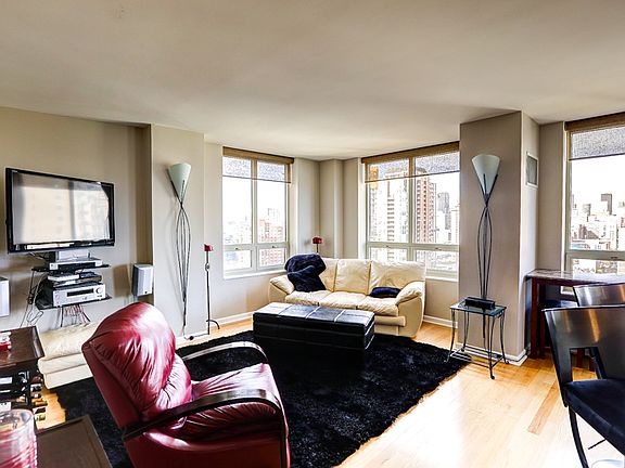 5th image of 1111 S Wabash Ave APT 2205
