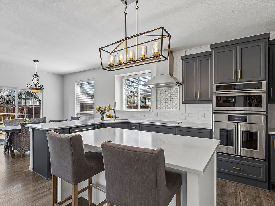 1st image of 405 Stoneleigh Cir