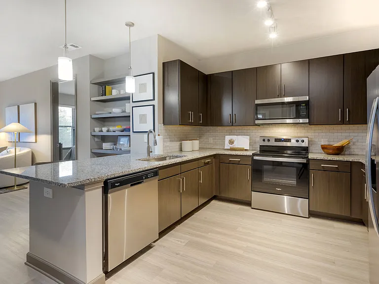 Radius West Midtown — Photo 1
