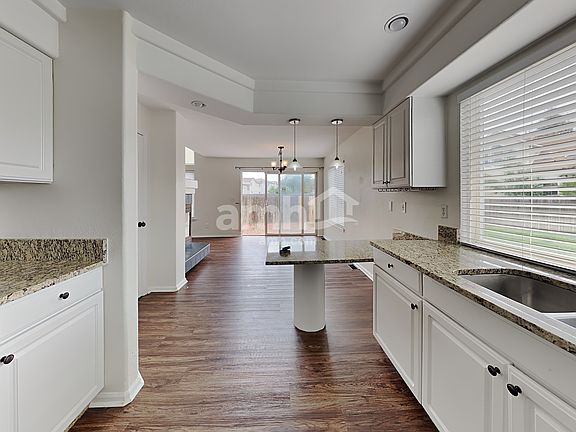 4th image of 4555 Gibraltar St