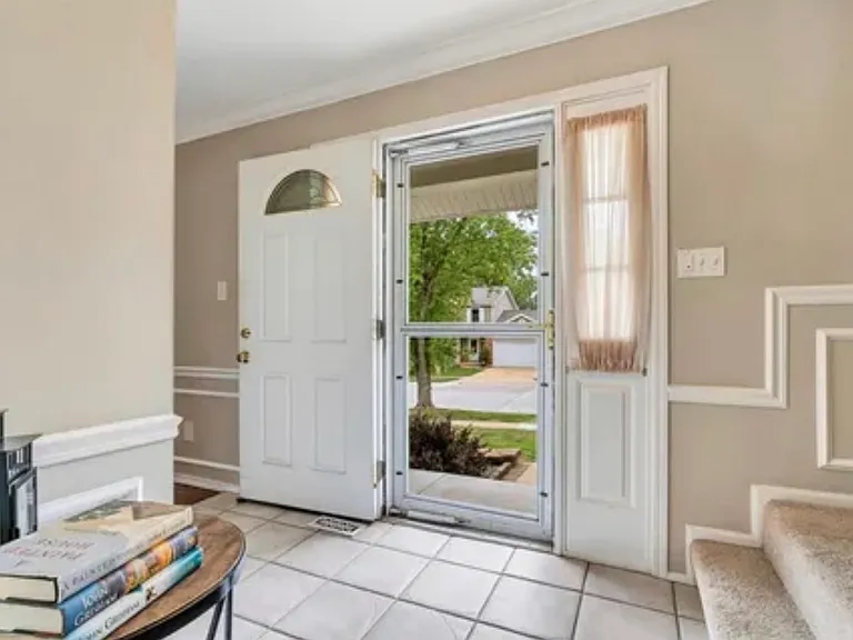 989 Oakwood Farms Ln — Photo 5