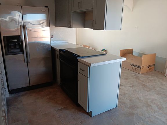 Brand new kitchen, range hood will be added shortly.