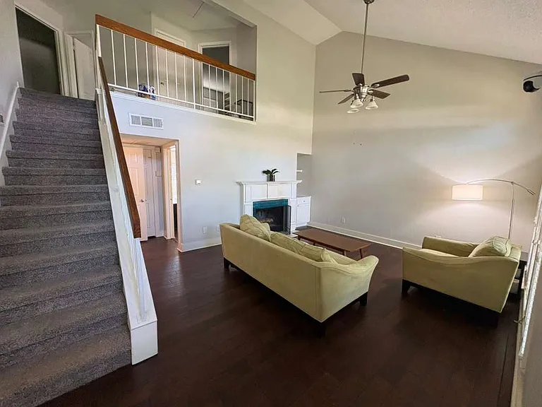500 Holliday Ln — Photo 3