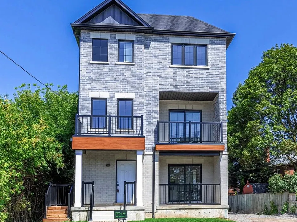 24 Queen St #4