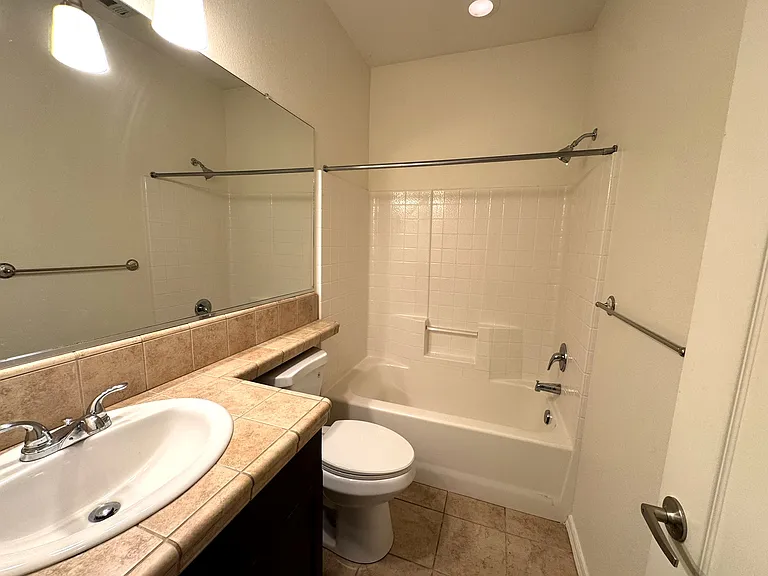 4060 Trenton Ave — Photo 13