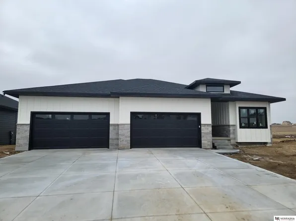 11104 S 218th St, Gretna, NE 68028