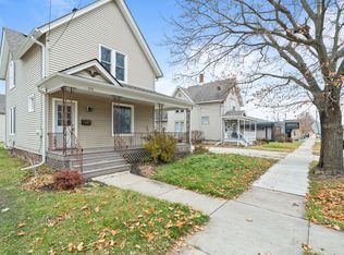 208 W Chestnut St, Burlington, WI 53105