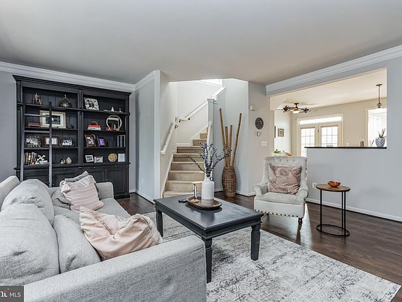 5th image of 2568 Belcroft Pl
