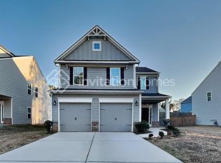 1046 Shadow Glen Dr, Fairburn, GA 30213