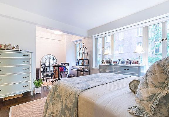 4th image of 35 E 35th St APT 4B