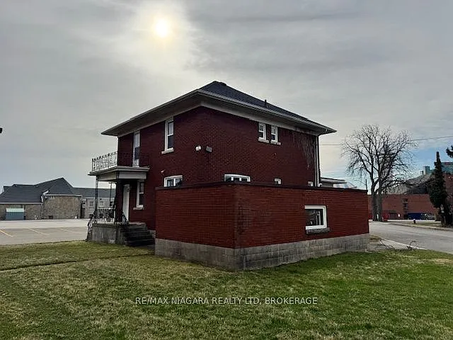 4893 Hunter St — Photo 2