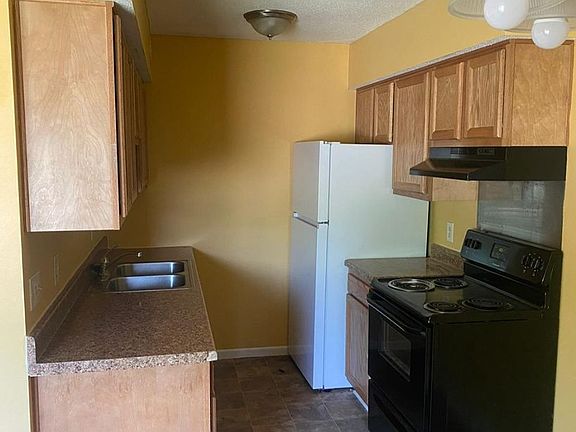 3rd image of 213 S Ivy Ln