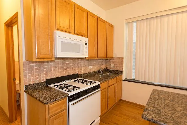 Building Photo - 2138 W Chicago Ave #K02J