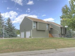 4902 Copper Hill Dr, Rapid City, SD 57702