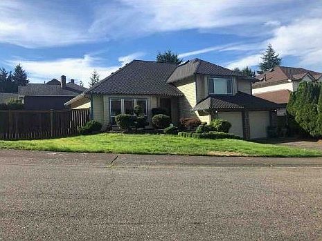 Exterior Neighborhood (street photo)