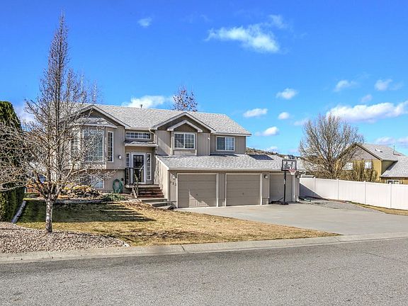 3rd image of 211 N Knudson St