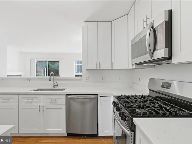 6129 Kendra Way — Photo 10